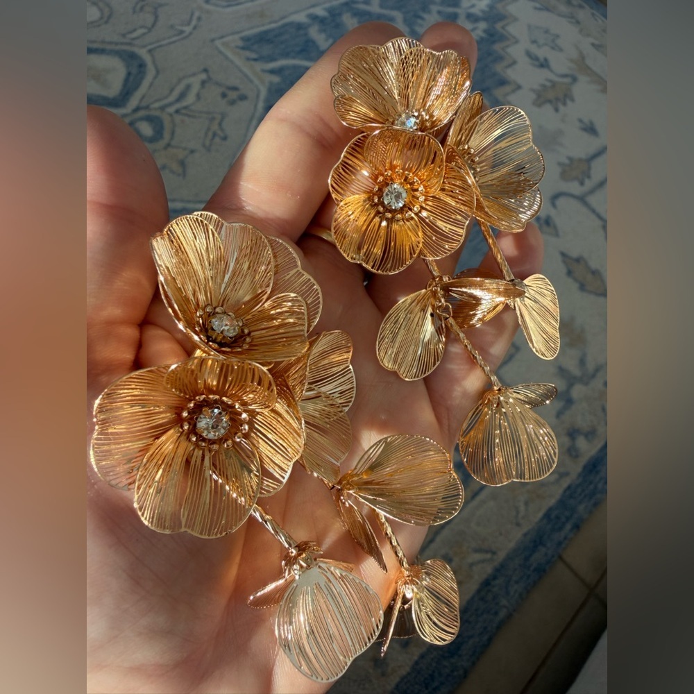 Zara Kate Middleton Cascading Gold Flower Earrings - Picture 8 of 9